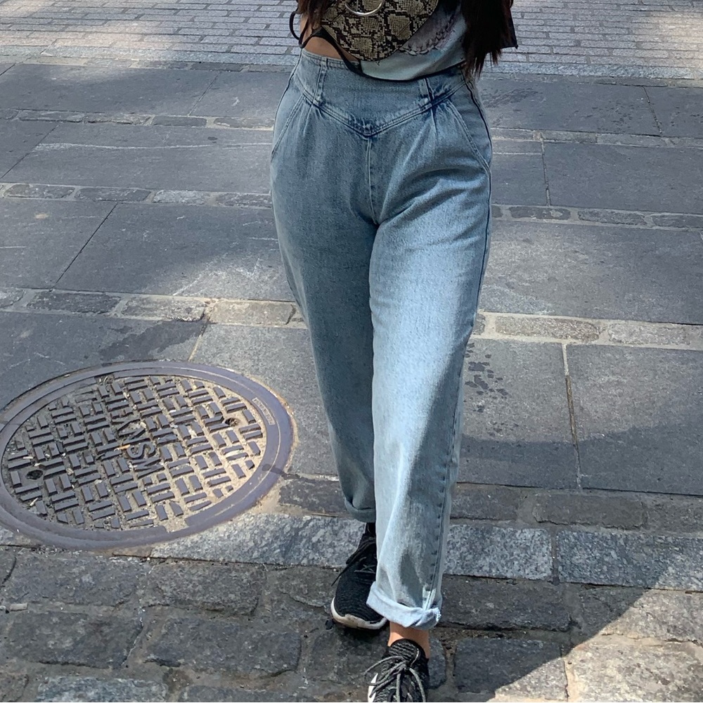 Bershka super unique mom jeans - Picture 1 of 6